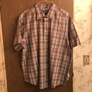 Men’s short sleeve casual dress shirt